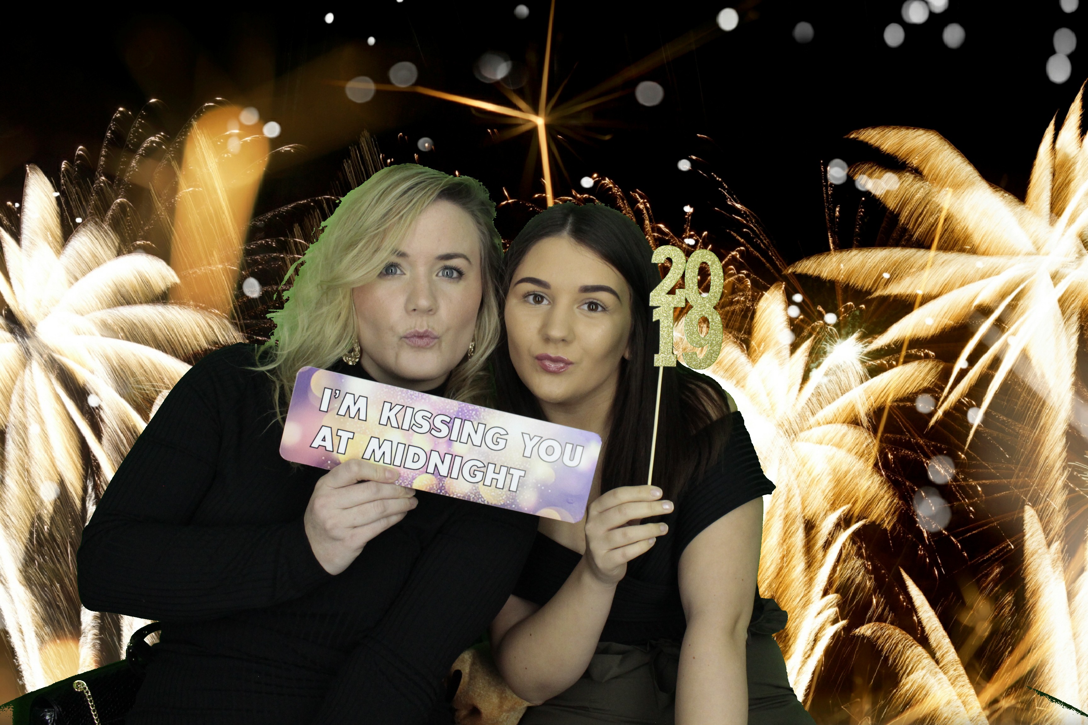 New Years Eve Party Silvermere | View more photos from the event at gallery.myphotoboothexperience.co.uk/u/MyPhotoBoothExperienceLtd/New-Years-Eve-Party-Silvermere